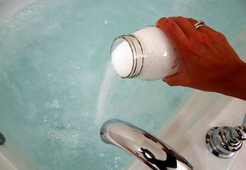 Tomar un baño con limonada para agrandar o pene
