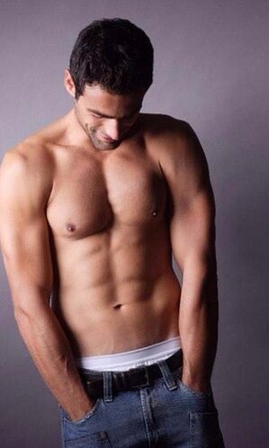 torso masculino guapo