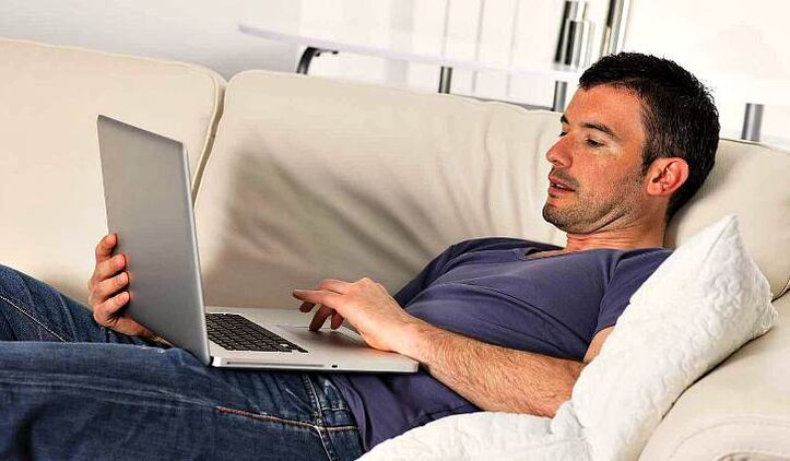 Un home aprende a agrandar o seu pene